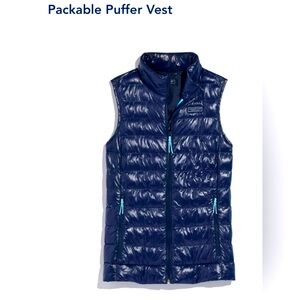 We ❤️ Vineyard Vines!  This season’s hottest vest, featuring PrimaLoft fill.